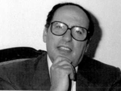 Il sindaco democristiano Enrico Dalfino l�8 agosto 1991 si trov� ad affrontare lo sbarco dei circa 20mila profughi albanesi giunti a Bari con la nave Vlora. Originario di Sammichele, Dalfino fu docente di Diritto Amministrativo presso la facolt� di Giurisprudenza di Bari